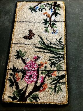 Handmade VTG stunning latch hook rug